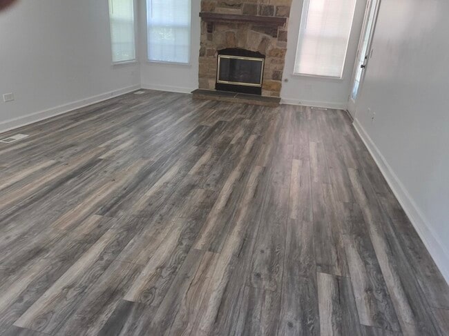 Photo - 2213 Camden Ln