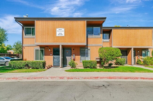 Building Photo - 2BR 1.5BA Condo For Rent – Prime Central F... Unit 99