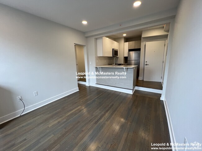 Building Photo - 35 Peterborough St Rental