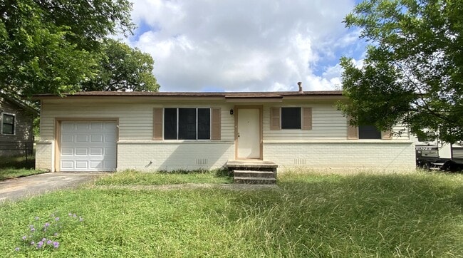 Building Photo - 2116 Circle Dr Rental