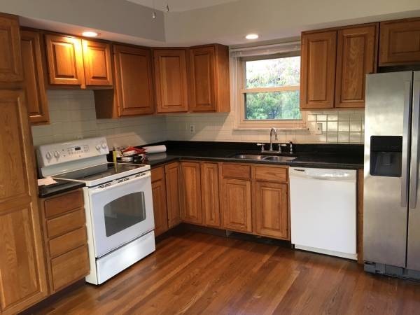 stainless appliances - 1301 Voll Rd