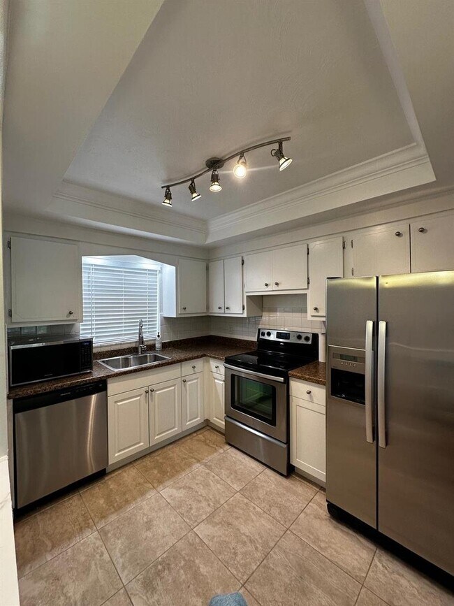 4200 Crystal Lake Drive, Pompano Beach, FL... Condo Condo for Rent in