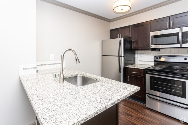 Studio, 1BA - 450 SF - Kitchen - The Avenue in the Highlands