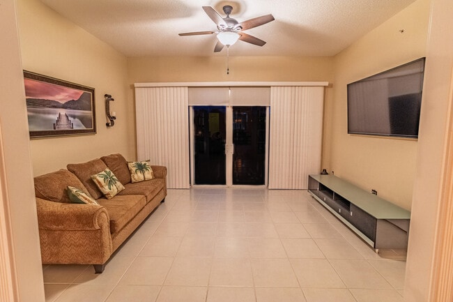 Photo - 36 Harbour Isle Dr W Unit 105