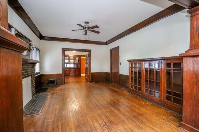 Photo - 1111 E Walnut St Unit Apt 101