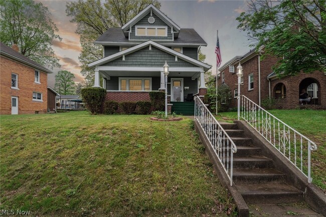 Photo - 193 N 1st St House