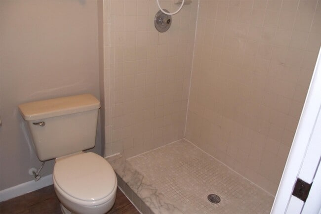 Photo - 5293 Vineland Rd