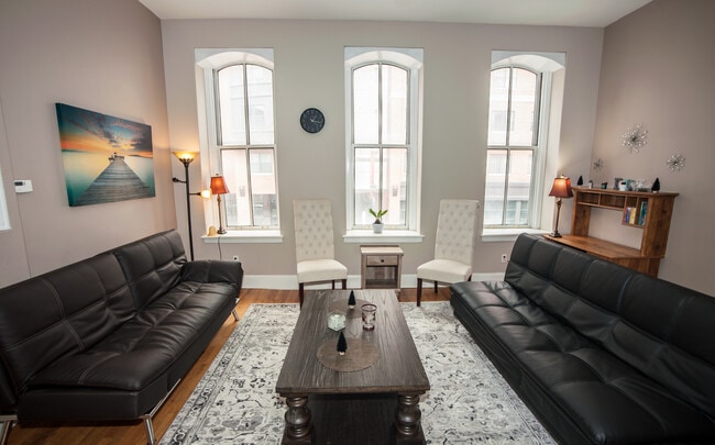 Photo - 317 W Fayette St Apartments
