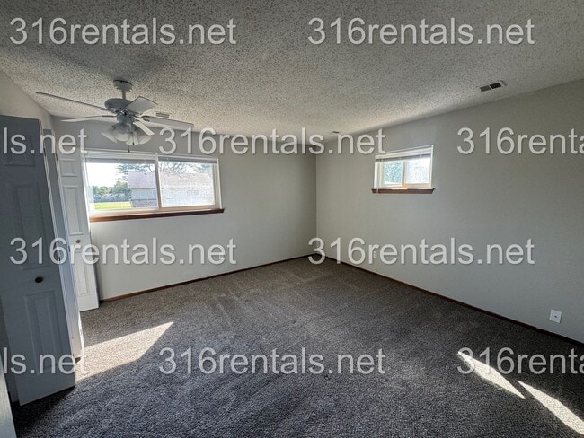 Building Photo - $850- 2 bed 1 bath - Townhomes