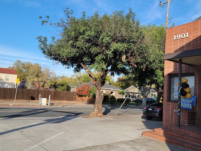 Building Photo - 1901 Railroad Ave Unit D