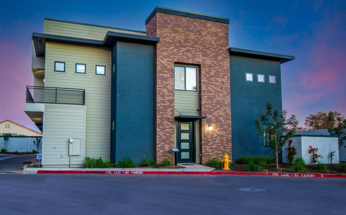 Photo - 165 E Lexington Ave, Gilbert - Luxury 3 Bed 2.5 Bath Townhome with Pool