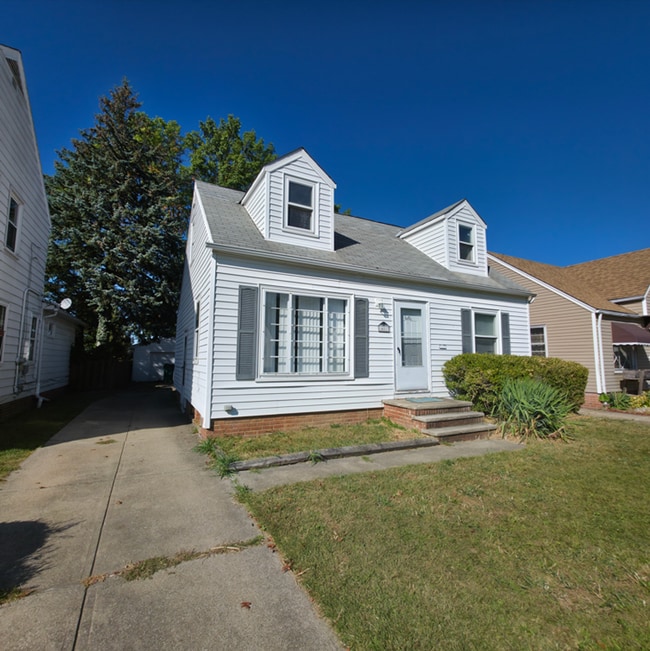Building Photo - Single Family Home 3 beds 1 bath Available...