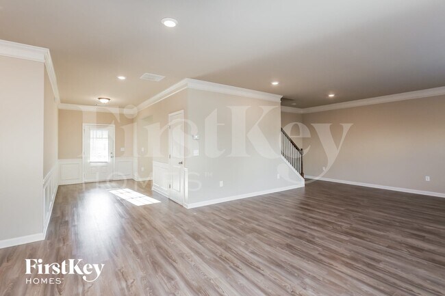 Photo - 193 Creekside Bluff Way