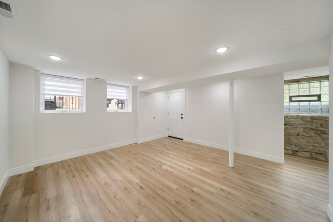 Photo - 1137 N Francisco Ave Unit 1