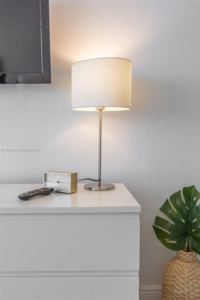 Building Photo - 5445 Collins Ave Unit 1633