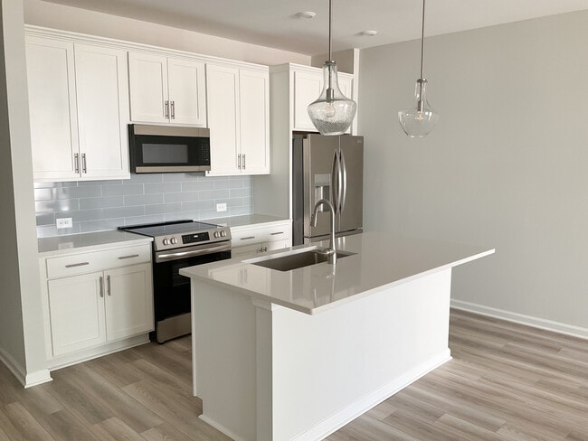 Photo - 483 Crown Dr