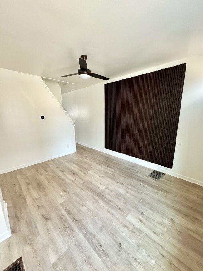 Photo - 2030 Waterloo St
