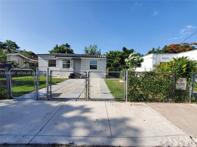 Photo - 70 NW 33rd St