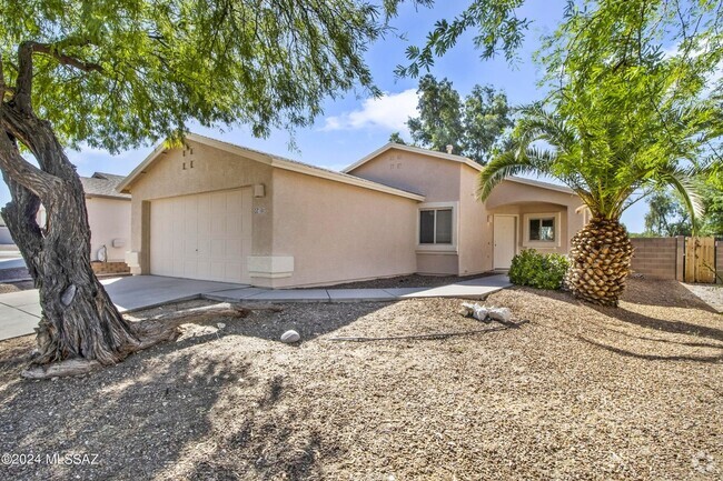 Building Photo - Gorgeous home in Rita Ranch