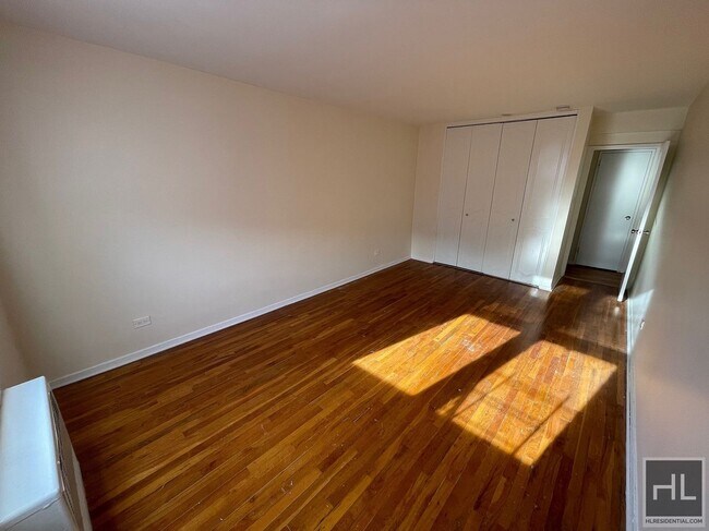 Photo - GRAND CENTRAL PARKWAY Unidad LOBGO