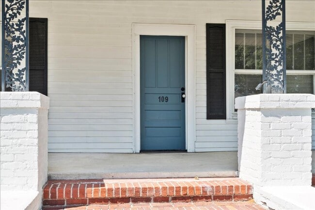 Photo - 109 Winston St