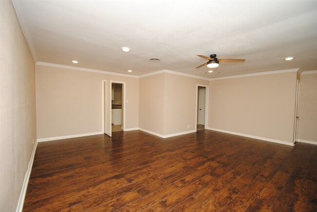 Building Photo - 10034 Cedardale Dr