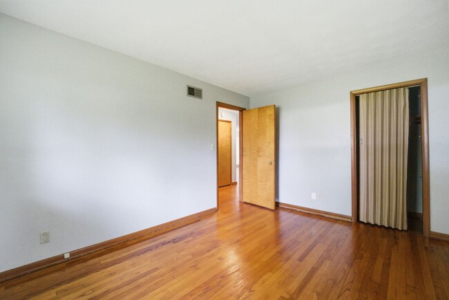 Photo - 3233 Brady Ln