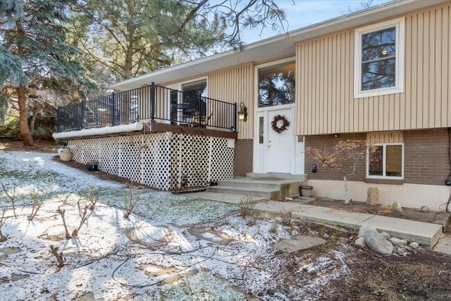 1840 E Falcon Wy