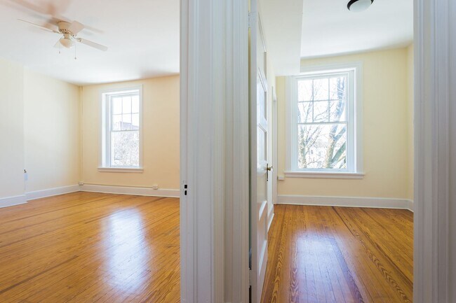 Photo - 412 W Marshall St Unit 2