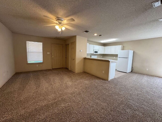 Photo - Charming Duplex in Frenship ISD 2-bed 2-bath +Garage Unidad 1