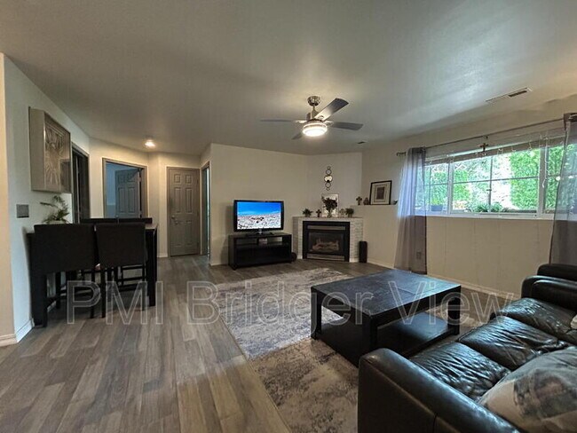 3505 Fallon St Unidad B15
