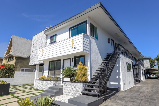 Building Photo - 2730 Raymond Ave.