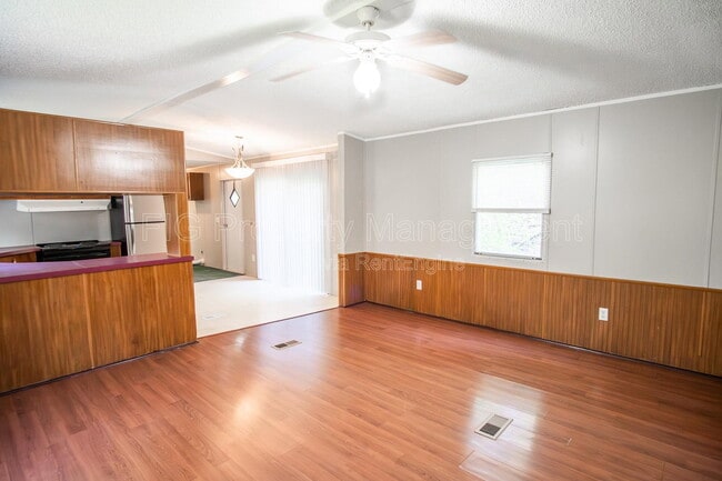 Photo - 821 Hillvale Rd