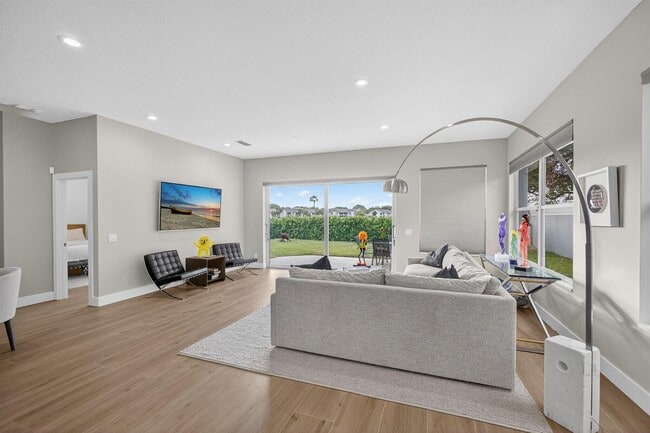 Photo - 945 Bear Island Cir