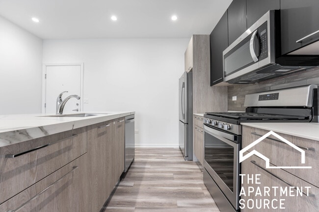 Photo - 2533 W Fullerton Ave