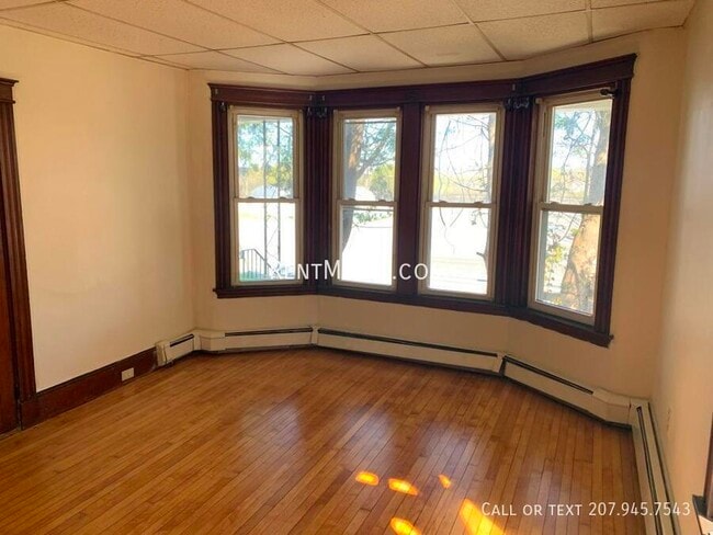 Building Photo - 701 Main St