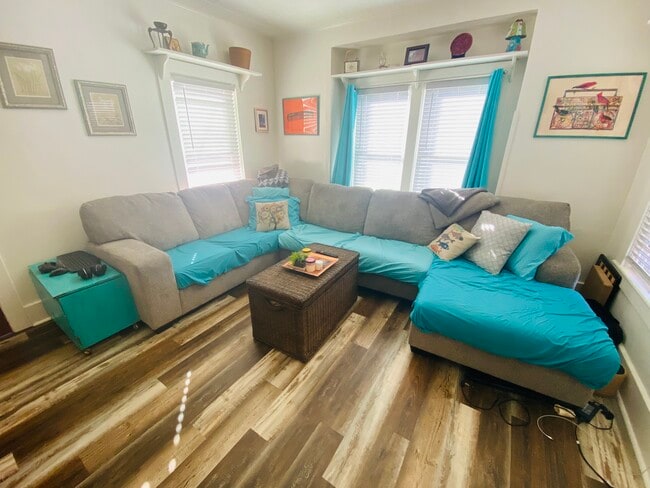 Photo - 931 S Van Buren St