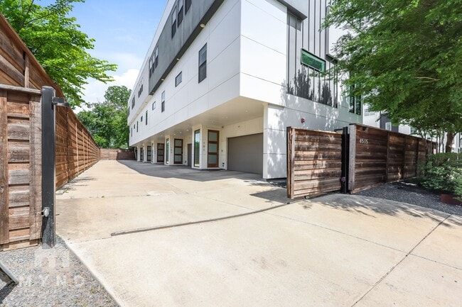 Building Photo - 4515 Cabell Dr