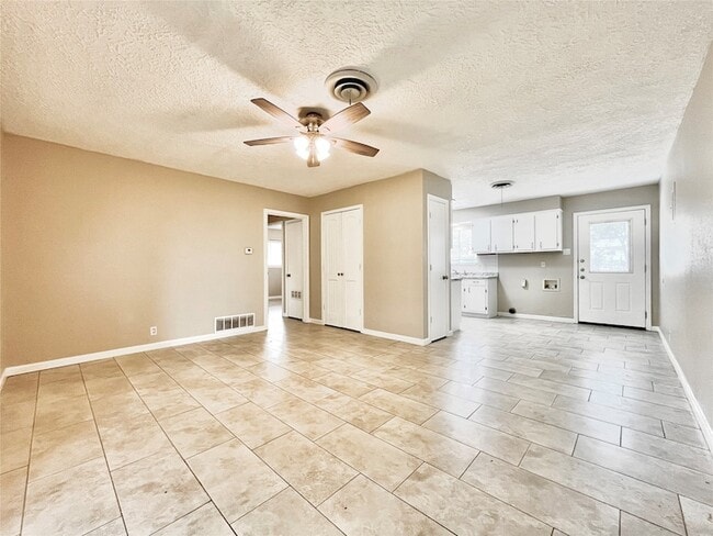Photo - 2620 Denison St