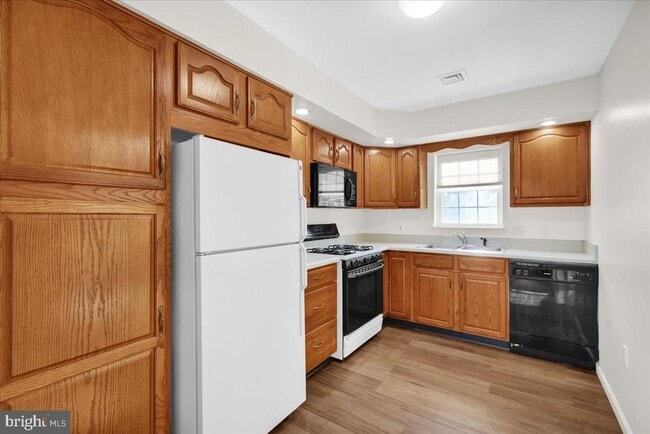 Photo - 630 Pine St Unit 10