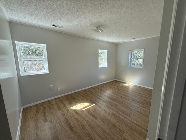 Photo - 1703 Singleton St