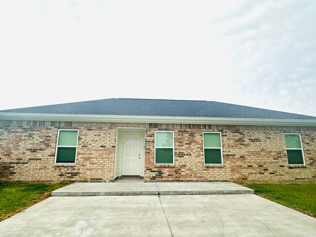 Building Photo - 2306 Timberlane Dr Rental
