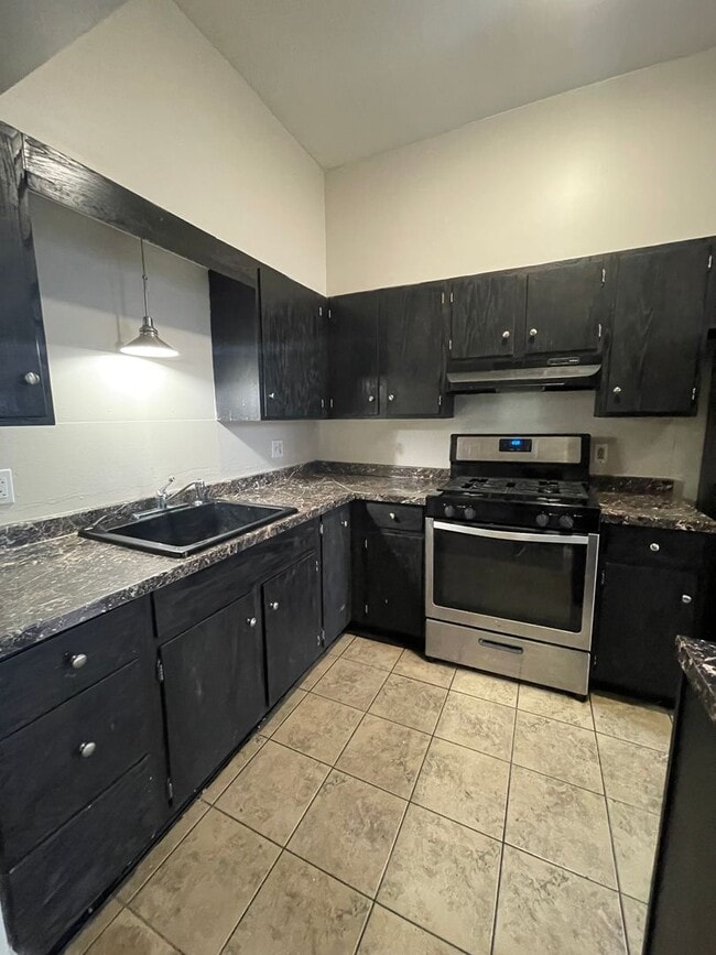 Building Photo - Bright & Spacious 2-Bedroom in Downtown Adams – $1,450/month Unit 301