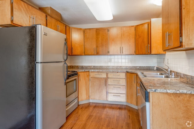 2BR, 2BA - 984 SF