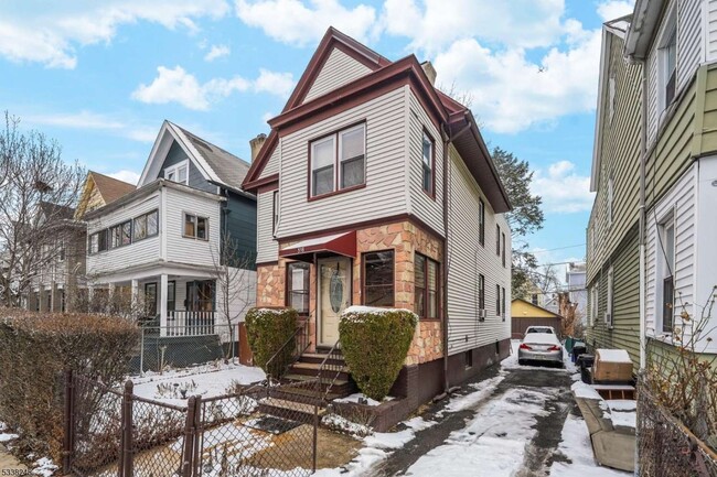 Building Photo - 516 Norwood St Unit 2 Rental