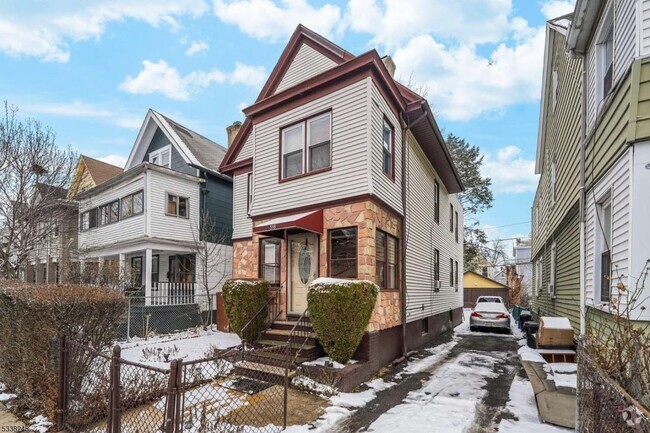 Building Photo - 516 Norwood St Unit 2 Rental