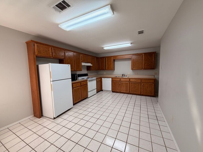 Photo - 301 W 16th Ct Unit Apt A