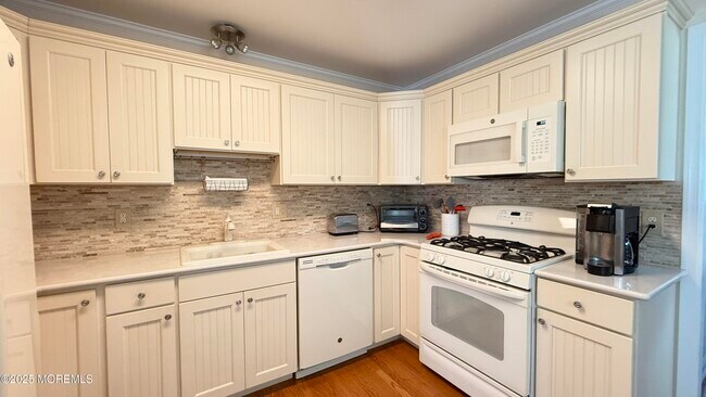 Photo - 138 10th Ave