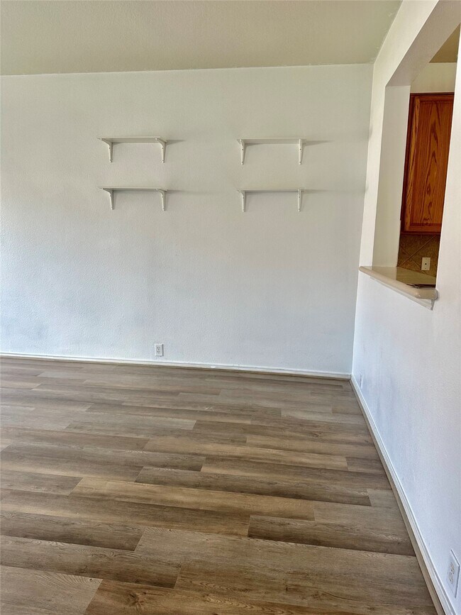 Building Photo - 29740 Sullivan Oaks Dr