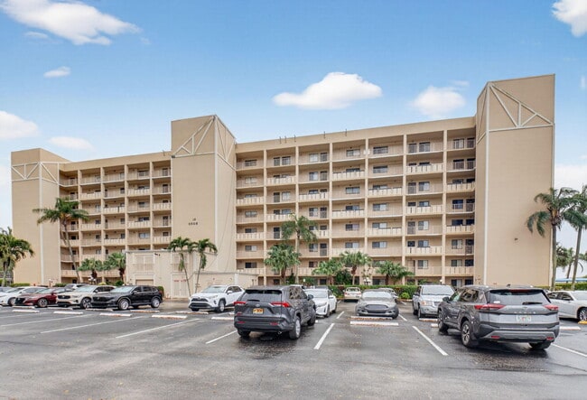 Building Photo - 6866 Huntington Ln Unit 607